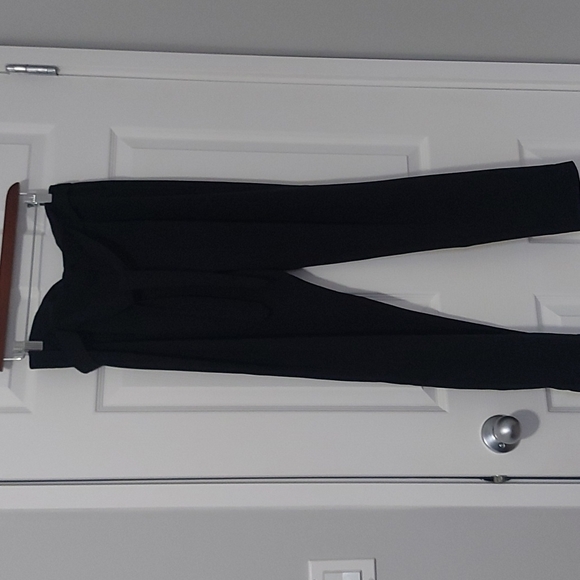 Vero Moda slim leg pants. Size 38 European or dize 10 US - Picture 1 of 8